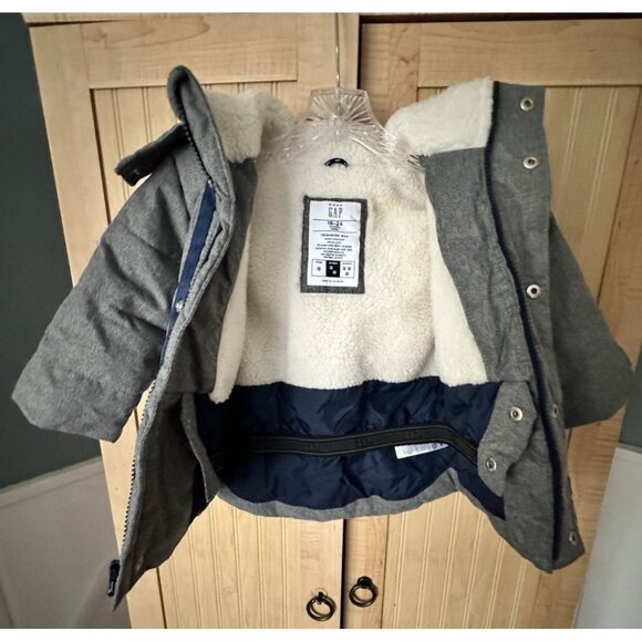 Gap Toddler 18-24 Months Sherpa Lined Insulated Gray Winter Coat / Parka Hood - Picture 6 of 7